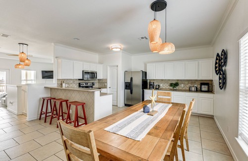 Corpus Christi Condo | Corpus Christi Condo w/Community Pool, Near Beach