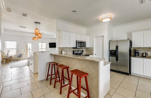 Corpus Christi Condo | Corpus Christi Condo w/Community Pool, Near Beach