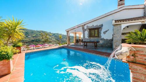 Sayalonga House | Cortijo El Manzano Sayalonga by Ruralidays