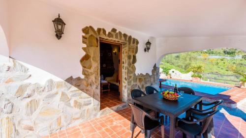 Sayalonga House | Cortijo El Manzano Sayalonga by Ruralidays