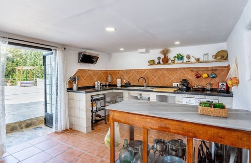 Montefrio Villa | Cortijo Las Angosturas Montefrío by Ruralidays
