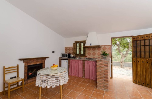 Mondron Cottage | Cortijocabrill Located between the beach and the mountain. Ideal for families and groups