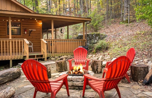 Cosby Cabin | Cosby Rustic Treat! W/Wrap Around Porch, Hot Tub, WiFi, & a Rock Fire-Pit!