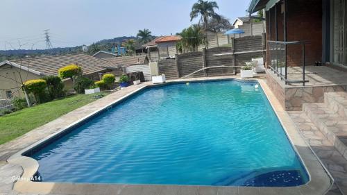 Queensburgh Bed & Breakfast | Cosmic Retreat - Family Guest Home