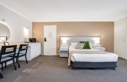 Adamstown Hotel | Cosmo Motel Adamstown