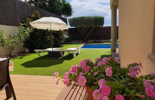 Castell-Platja d'Aro Ski Chalet | COSTA BRAVA SUITES CASA LA BAHIA, piscina privada