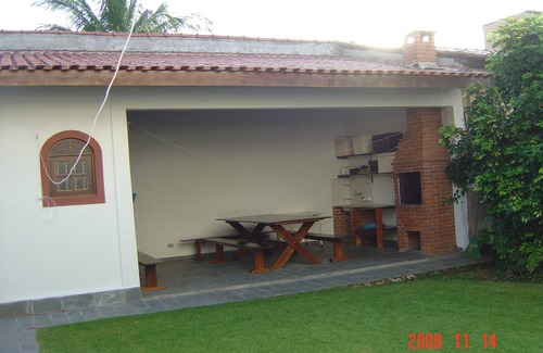 Guarutuba House | COSTA DO SOL CONDOMINIUM, 50m from the beach, 24H security, Amb. Family, AR, walled.