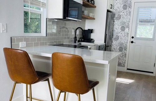 Downtown Cottage | Costa Mesa Guesthouse near beaches, freeways, much more!