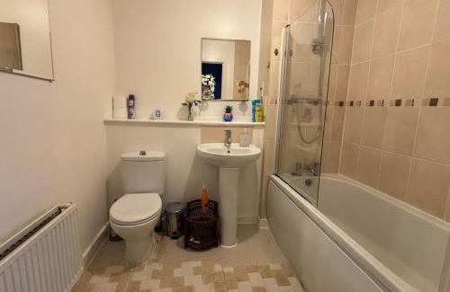 Grays Apartment | Cosy 1-Bedroom Apartment in Central Grays with Parking & Excellent Transport Links