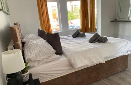 Newport Apartment | Cosy 1 Bedroom Flat in Newport-F2