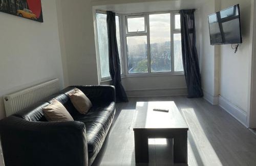 Newport Apartment | Cosy 1 Bedroom Flat in Newport-F2