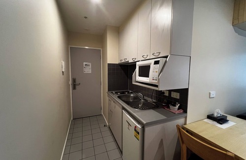 Carlton South Apartment | Cosy 1-Bedroom Retreat for 3 with Modern Amenities & Prime Location!
