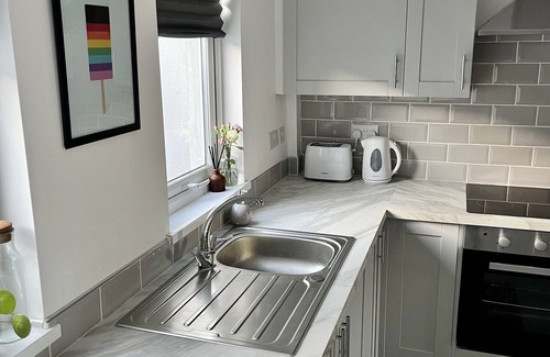 Belfast House | Cosy 2-bed House Close to Belfast City Centre