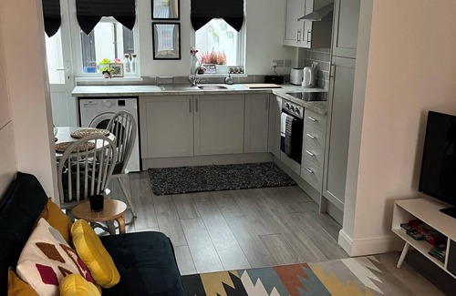 Belfast House | Cosy 2-bed House Close to Belfast City Centre
