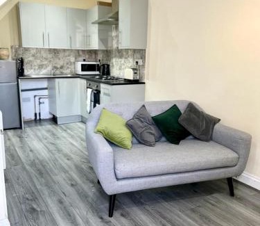 Newham Apartment | Cosy 2 Bed House in East Ham