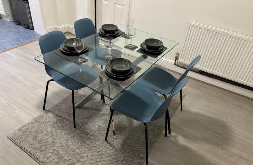 Wolverhampton House | Cosy 2-bed NR New Cross Hospital