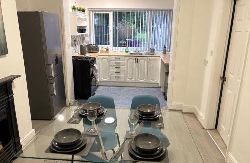 Wolverhampton House | Cosy 2-bed NR New Cross Hospital