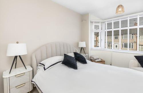 Wyken Apartment | Cosy 2-Bed Retreat with Great Location