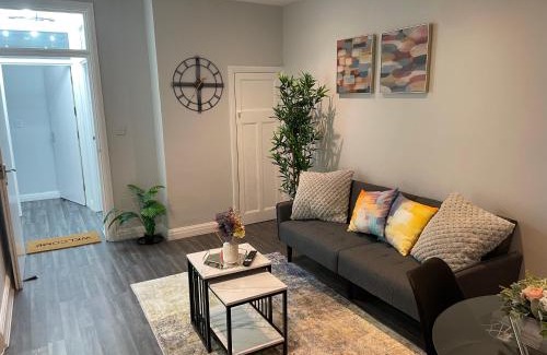 Cannon Hill Apartment | Cosy 2 bed Wimbledon Apartment
