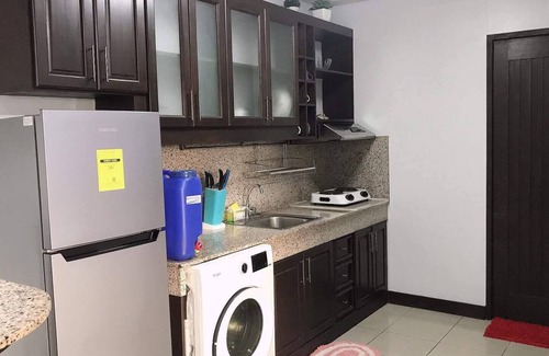 Moonwalk Condo | Cosy 2 Bedroom Condo near Manila NAIA Airport. With Pool. Avida Towers Sucat. 4R