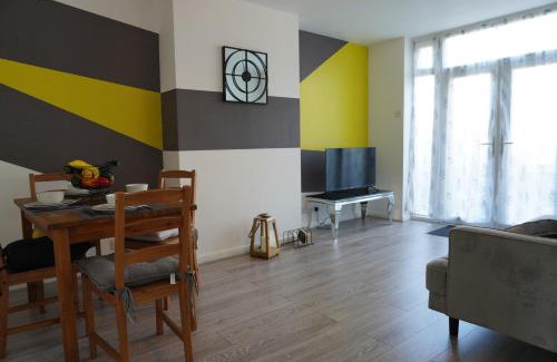 Lewisham Apartment | Cosy 2 bedroom on Bromley-Lewisham Hospital Borders
