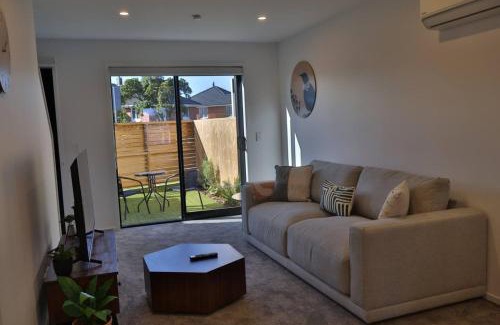 Henderson House | Cosy 2BR House in Awaroa Road