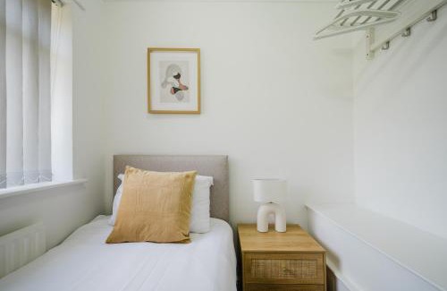 Clayton Apartment | Cosy 3 bed home, near Etihad Stadium, fast WIFI