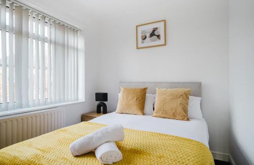Clayton Apartment | Cosy 3 bed home, near Etihad Stadium, fast WIFI