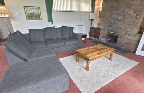 Helen's Bay House | Cosy 4BR in Helens Bay ★ 5 min walk to beach 🌊