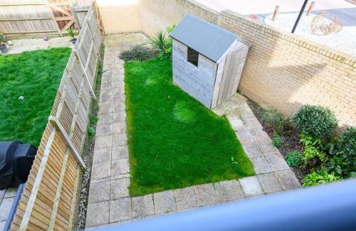 Chatham House | Cosy 5 Bedroom House With Parking