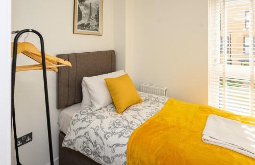 Chatham House | Cosy 5 Bedroom House With Parking