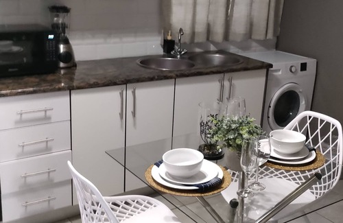Greater Johannesburg Metropolitan Area Cottage | Cosy and beautiful 1 bedroom flatlet