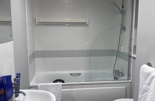 North Woolwich Apartment | Cosy and Relaxing apartment with Thames River view