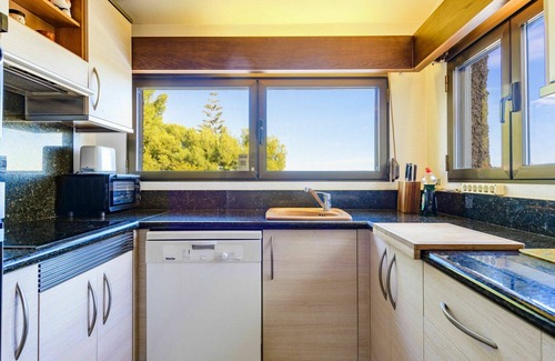 Oropesa del Mar Villa | Cosy apartment in villa for 4 guests with WIFI, pool, A/C, TV and terrace