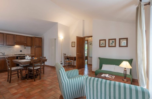 Ponte di Gabbiano Apartment | Cosy apartment for 4 people with A/C, pool, WIFI, TV and pets allowed, close to Siena