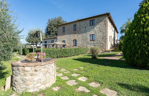 Ponte di Gabbiano Apartment | Cosy apartment for 4 people with A/C, pool, WIFI, TV and pets allowed, close to Siena