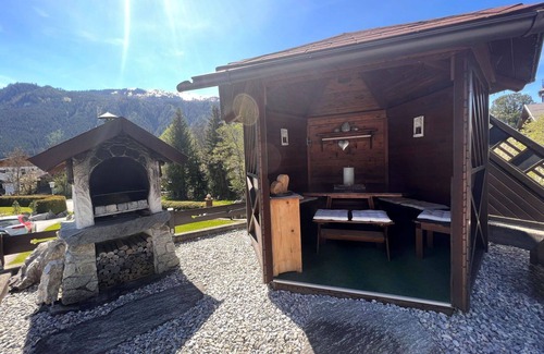 Muhlbach im Pinzgau Apartment | Cosy apartment for 8 guests with WIFI, TV, terrace, pets allowed and panoramic view