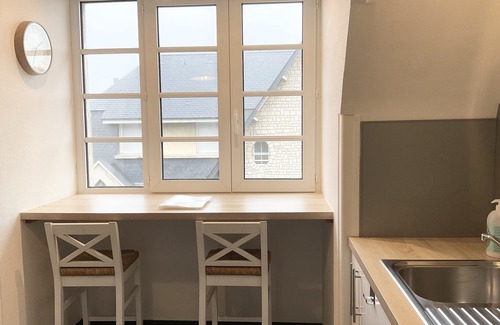 Port-en-Bessin-Huppain Apartment | Cosy apartment at the foot of the port Easy parking