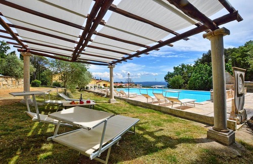 Monteverdi Marittimo Apartment | Cosy apartment for 8 guests with pool and parking