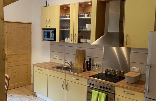 Muhldorf Apartment | Cosy apartment for 8 guests with WIFI and balcony