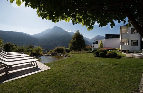 Telfes im Stubai Apartment | Cosy apartment for 4 guests with WIFI, pool, TV, terrace, pets allowed and parking