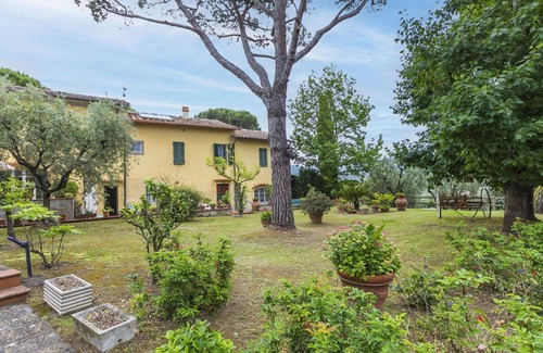 Monsummano Terme Villa | Cosy apartment in villa with WIFI, private pool, TV, patio, pets allowed and parking