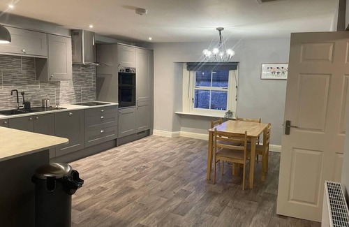 Taddington Apartment | Cosy Apartment above Village Pub