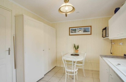 La Richardais Apartment | Cosy apartment for 2 guests with WIFI, TV and parking