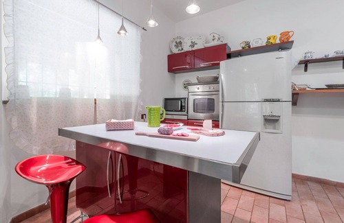 Monteriggioni Apartment | Cosy apartment for 4 people with pool, WIFI, TV and veranda, close to Siena