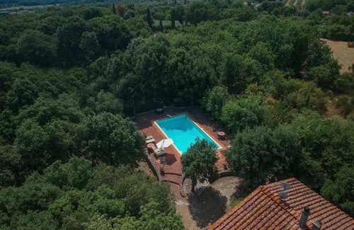 Monteriggioni Apartment | Cosy apartment for 4 people with pool, WIFI, TV and veranda, close to Siena