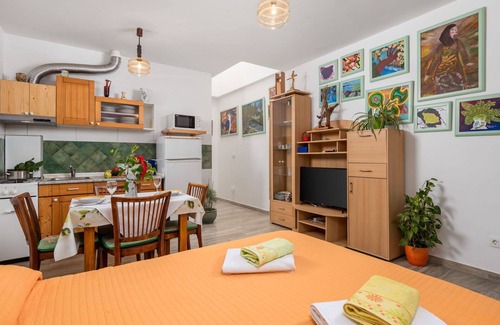 Donji Kraj Apartment | Cosy apartment for 2 people with A/C, WIFI, TV and terrace