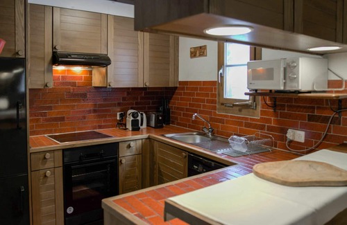 Surlej Apartment | Cosy apartment for 4 people with WIFI, TV, balcony, pets allowed, panoramic view and parking