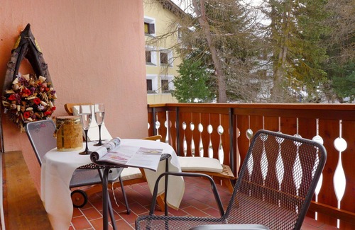 Surlej Apartment | Cosy apartment for 4 people with WIFI, TV, balcony, pets allowed, panoramic view and parking