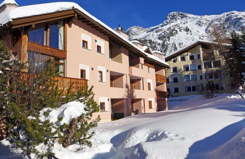 Surlej Apartment | Cosy apartment for 4 people with WIFI, TV, balcony, pets allowed, panoramic view and parking